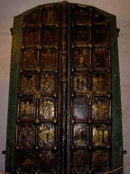 Tor in der Mariia-Geburt-Kathedrale